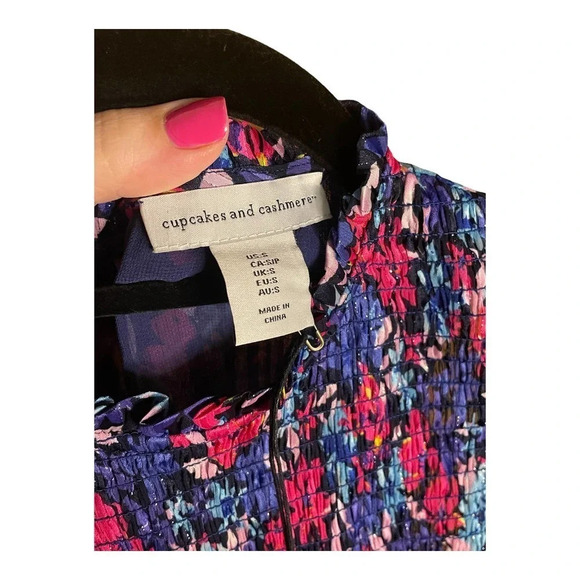 NWT Cupcakes and Cashmere Floral Sleeveless Blouse Size Small - Picture 4 of 7